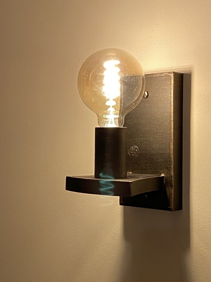 Design-Wandlampe – moderne geschmiedete Leuchte