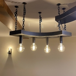 Moderne Leuchte im Industrie-Stil mit Retro-Glühbirnen – Leuchte nach Maß angefertigt