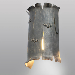 Handgeschmiedeter Wandleuchtenschirm – kunstvolle Lampe – Baumrinde