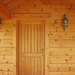 Eingangsbeleuchtung einer Htte in der Tatra durch Wandleuchten KLASSIK  luxurise Leuchten